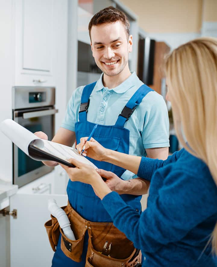 Plumber giving an estimate in Aberdeen Washington